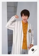 Kansai Johnnys Jr. / Okazaki 彪太郎 / Above-the-knee ・ Costume white ・ Yellow ・ Right Hand Fist ・ Left Hand Hip / "Kansai Johnnys Jr. LIVE 2018 Fall in Love fall in Love with Kanju ~" Goods Off Shot / Official Official photo