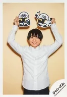 Johnnys Jr. / Daichi Imae / Above-knee ・ White costume ・ Raised both hands ・ With logo ・ Yellow background / JOHNNYS' ISLAND STORE off-shot / Official Official photo