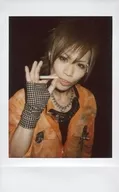 Fest Vainqueur / KAZI / Bust Up / Costume Orange / Black / Right Hand Tobacco / Neck Tilt / Teeth Showing / Background Black / Raw Cheki