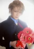 Hayashi/上半身衣服黑色向右雙手花束左手指戒指背景白色/C96隨機明信片