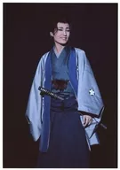 Takarazuka Revue (Yukigumi) / Kazeto Bokai / Live Photo, Above the Knees, Costume, Blue, White, Both Hands Below, Face Facing Right, Show Teeth, Background Black, 2L Size / Yukigumi Grand Theater Performance 『 Mibu Gishi Den 』 『 Music Revolution! 』 Stage Photos