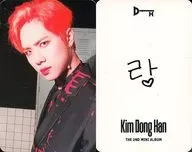 Kim Dong-han / Bust Up / Costume Black / Red / Left Facing / Tilted Neck / CD "D-NIGHT" Enclosed Photo Card