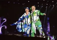 Takarazuka Revue (Hanagumi) / Kazuya Seto / Maito Minami / Live Photo / Horizontal / Body / Costume Blue / Green / White / Black / Hat / Left / 2L Size / Hanagumi Yokohama Arena Performance 『 Love Sur ARENA 』 Stage Photo