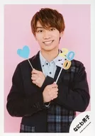 Naniwa Men's / Joichiro Fujiwara / Upper Body / Costume black / grey / two handed crossover / Photoprops / Smile / Background pink / Greeting Photo ~ New Year Ver. ~ / Official Official photo