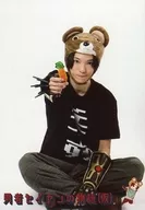 釣本 Minami (コリャッタ) / Whole Body, Costume Black, Sitting, Right Hand Carrot Plush toy, Background White / Stage "The 4th All-school assembly of Firebombing Adults and Elementary School Children : Story of 『 Hero Sayyan (Tentative) 』