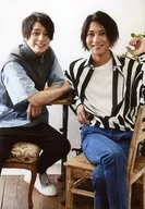 佐奈宏紀·穀水力/全身(足見斷)·坐·服裝灰色·藍色·白色·黑色·穀水左舉·腳組/"第7屆SUNPLUS粉絲見麵會>隨機2張照片