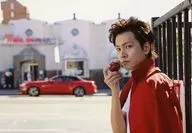 財木琢磨/橫型·豐胸·服裝紅·白·右手水果·左向·車/"財木琢磨2019日歷發售紀念活動>(東京)會場銷售生寫真