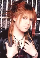Uh ィドール / Terror / Bust up / Costume black / red / Both hands chest / Face right / Official Official photo