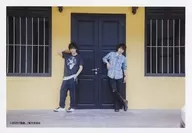 Kado Ozawa, Nariya KONISHI / Horizontal, Whole Body, Costume Blue, Black, Konishi Right Hand Head, Left Hand Pocket, Background Yellow, Black / "Watashi Tabi." in Singapore Event Sales Official photo Kado Ozawa and Nariya KONISHI 2-shot set