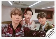 Johnnys Jr. / Kaito Ono Nakamura, Hikaru Iwamoto, Yugo 髙地 / Horizontal, Bust Up, Costume Purple, White, Green, Center Iwamoto, Both Hands Piece / Johnnys' ISLAND Selfie 2020 / Official Official photo