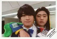 Johnnys Jr. / 浮所 飛貴, Ikari 蒼弥 / horizontal, bust up, costume white, blue, green, Ikari, right hand shoulder loop, mouth closing / Johnnys' ISLAND selfie 2020 / official Official photo