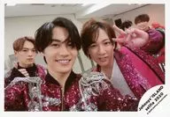 Johnnys Jr. / Kaito Matsukura, Genta Matsuda, Tsuyoshi Eda / Horizontal, Bust Up, Costume Black, Purple, White, Eda Left Hand Piece, Matsukura Right Hand Thumb Standing / Johnnys' ISLAND Selfie 2020 / Official Official photo