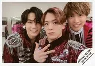 Johnnys Jr. / Genta Matsuda, Kaito Matsukura, Yukihiro Matsumoto / Horizontal, Bust Up, Costume Black, Purple, Center Matsukura, 3 fingers of the right hand Standing / Johnnys' ISLAND Selfie 2020 / Official Official photo