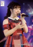 Kusakabe Aisai / Live Photo / Upper Body / Costume Red / Check Pattern / Right Hand Bending / Left Hand Microphone / NGT48 Theater Fourth Anniversary Performance "Hill of Pride" Performance Random Official photo 2020.1.10