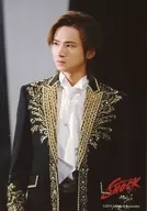 Kinki Kids / Koichi Domoto / Upper body, costume white, black, gold, under both hands, face left facing, background black and white / "Endless SHOCK 2019" original photo set