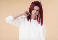 鲇川太陽(沙僧)/橫型・豐胸・服裝白色・背景米色・生寫真/"最游記歌劇傳-Oasis-"明信片B