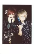 Kei, Last Moon / Knee-Top, Costume Black, Kei Both Hands Chin, Last Moon, Right Thumb Standing, Background Black / Raw Cheki