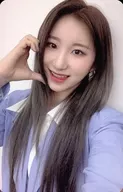 IZ*ONE / Lee Chae-yeon / Right Hand Cheek / Back Side Orange / Blue / CD "BLOOM * IZ" (I * WILL Ver.) Enclosed Special Photo Card