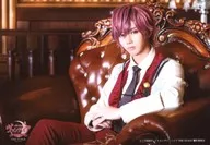 Kazuhiro Ara (Isaac Newton) / Horizontal, Knee-Up, Sitting, Left-Facing, Sofa, Brown, Character Tomoshot / "Ikemen Vampire Majitachi to Koi no Yuwaku THE STAGE ～ Episode. 0 ～" Cast L edition bromide