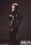 ZE:A/金泰憲(Kim Tae Heon)/膝上・黑色服裝・右側軟管・身體向左・背景黑色/2 ndAlbum精選照片