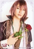 釣本 Minami (William Shakespeare) / Bust up / Right Hand Rose Breast / Purple Frame / White Background / Character Cter Shot / "イケメンウ ァンパイア Greats to Koi no Yuwaku THE STAGE ~ Episode. 0 ~" Cast L version of Bromide