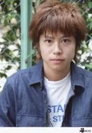 D-BOYS / Yuma Minakawa / Bust Up / Costume Blue / White / Both Hands Hanging / Back Fence / Official Official photo
