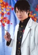 Yuichi Matsumoto / Upper Body / Costume White / Black / Right Hand Glasses / Autumn Leaves / Background Blue / Gokujo Bungaku 『 Takasebune / Sansho Dayu 』 Random Bromide