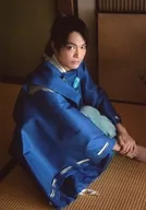 Yuichi Matsumoto (Prince Zushi) / Whole body, sitting, costume blue, both hands layered, facing right, Character Tomoshot / Gokujo Bungaku 『 Takasebune, Sansho Dayu 』 Random Bromide