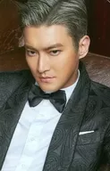 SUPER JUNIOR / SIWON / Bust Up / Costume Black / Bow Tie / Background Brown / 「 2020 SEASON'S GREETINGS 」 withdrama Reservation Special Photo Card