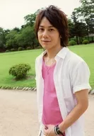 根本正胜/上半身衣服白色粉色向左左手腹/正式生写真