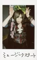 ☆サウイフモノ/Nutpe/有親筆留言・上半身・服裝黑・紅・白・粉・綠・雙手・正麵/生Cheki