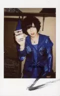 ☆ サウイフモノ / SACCI / with handwritten signature, upper body, blue costume, bent right hand, false eyelashes package / fresh Cheki