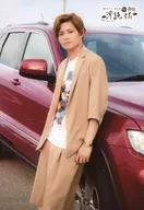 川隅美慎/膝上・服装米色・白色・左向・车/DVD特别版特典明信片