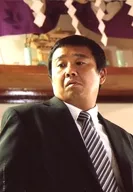 禦宮之松/托胸・服裝黑・白・領帶・套裝・視線左/電影
