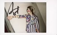 ☆ Axkey/Ast / with handwritten signature, Horizontal, Above the Knees, Costume Black, White, Blue, Pink, Left Facing, Right Hand Raising, Face Raising / Raw Cheki