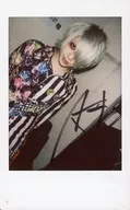 ☆ Axkey/Ast / with handwritten signature / Upper body / Costume : Black / White / Blue / Pink / Under both Hands / Raw Cheki