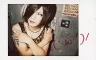☆ BLOODRAIN / Takuya / Handwritten Message / Horizontal / Bust-up / Costume Brown Tank Top / Leopard Pattern / Bimanual Crossing / Shoulder-Hugging / Eye Line Right / Fresh Cheki