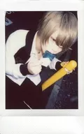 Axkey/AST / Above-the-knee / Crouching / Costume white / black / Facing right / Cigarette on the right hand / Mouth part on the left / Pole on the left / Eye-point left / Fresh Cheki