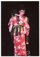 宝塚歌剧团(雪组)/未凉亚希・大湖SETSU/现场照片・膝上・服装黑・红・抱着・面向大湖背部・2L尺寸/雪组大剧院公演舞台剧照片
