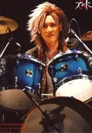 And / KAJI / live photo / upper body / costume black / white / mouth closing / DVD 『 "FOREVER MISSION" 2013.04.20. SHIBUYA O-EAST 』 reservation privilege memorial photo