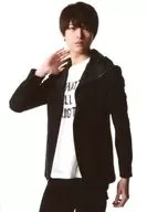 Kosuke Yuma / Above-the-knee / Costume black / white / Right hand raised / Body facing left / Background white / "Kosuke Yuma Fan Appreciation Event 2 days in Osaka" Goods Sales Official photo