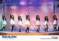 Wake Up, Girls! / Gathering (7 persons) / Live Photo / Horizontal Type / Whole Body / Costume White / Green / Right Hand Raised / Index Finger / Blu-ray 「 Stage 『 Wake Up, Girls! Aoba no Kido 』 」 Gamers Ltd. Special Bromide