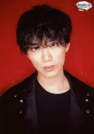 浦尾岳大/托胸衣黑兩手撤背景紅/amavo vol.2活動明信片F