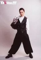 三上俊(风露草太)/全身·服装黑·白·右手夹克·展腿/舞台