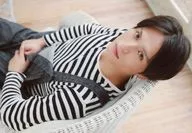 友常勇气/横型・膝上・服装白・黑・条纹・连体衣・坐位・左向・两手腹/"友常勇气Summer Event 2018～勇气100%～"明信片