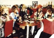 姫苺 / Assembly (5 persons) / Horizontal / Whole body / Sitting / Center sparrow night / Right hand around mouth / the left elbow back / Bottle behind / CDs "sherry?" Artist Photo Set D