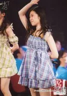 Yuki Shimono / Live Photo, Above the Knees, Costume Light Blue, Check, Left Facing, Left Hand Back, Right Hand Raised, Line Left / HKT48 Team KIV "Genba of Uniforms" Performance Tomiyoshi Asuka Graduation Performance Random Official photo 2019.3.30