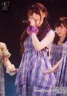 Yui Kamishina / Live Photo / Above the Knees / Costume Light Blue / Purple / Check Pattern / Left Hand Microphone / Mouth / HKT48 Team KIV "Buds of Uniforms" Performance Tomiyoshi Asuka Graduation Performance Random Official photo 2019.3.30