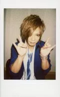 R指定 / Maple / Upper Body / Costume Blue / White / Stole / Both Hands Index Finger / Little Finger Stand / Background White / Raw Cheki