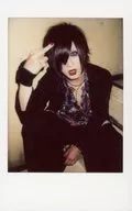 SAVAGE / Takeshi / Knee-Up / Sitting / Costume Black / Blue / Red / Right Middle Finger Standing Head / Open Mouth / Tilted Neck / Stair / Raw Cheki